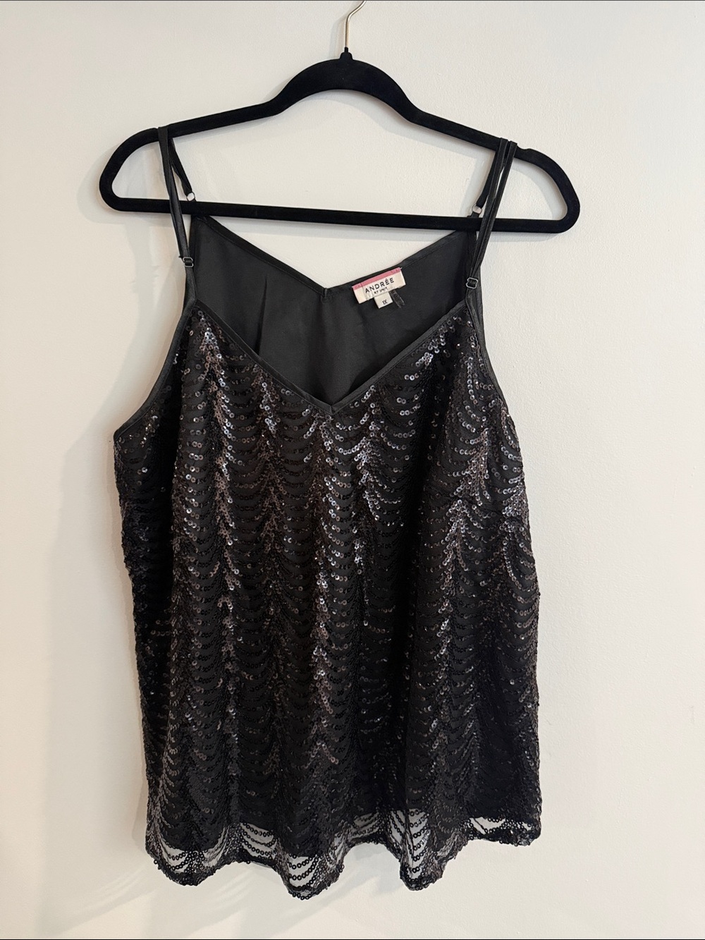 ANDREE BY UNIT Black Sequin Scallop-Edge Camisole